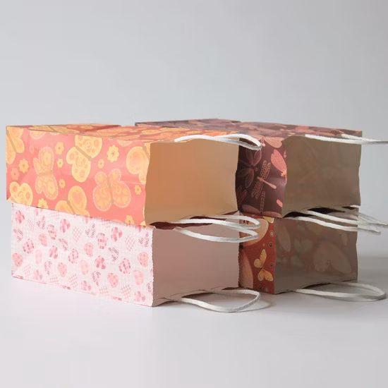 Individuell bedruckte, recycelte Werbekunst-Einkaufsgeschenk-Braun-/Weiß-Kraftpapiertüten mit gedrehtem Griff